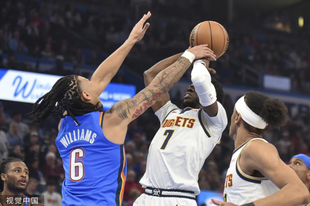 常被球迷亲 常被球迷亲